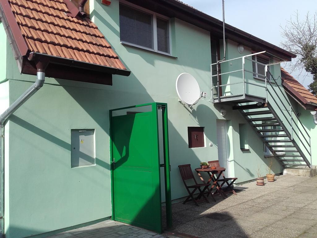Апартаменты Apartman Koi Veltrusy Экстерьер фото